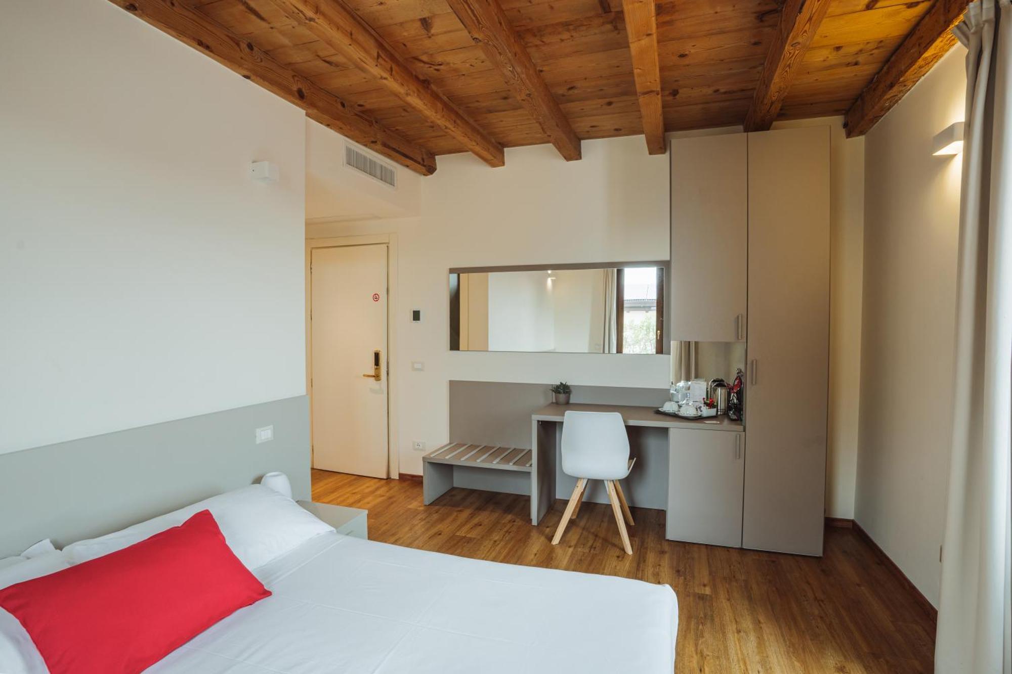 Hotel Garda Relais Castelnuovo del Garda Esterno foto